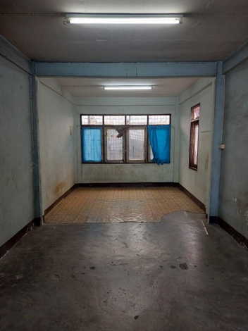 ขายอาคารพาณิชย์ 2 คูหาตีทะลุกัน พร้อมรีโนเวท เดินทางสะดวกในตัวเมืองทำเลทอง ใกล้ BTS สถานีสุรศักดิ์ 