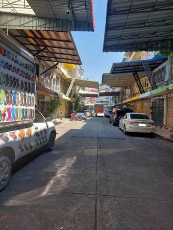 ขายอาคารพาณิชย์ 2 คูหาตีทะลุกัน พร้อมรีโนเวท เดินทางสะดวกในตัวเมืองทำเลทอง ใกล้ BTS สถานีสุรศักดิ์ 