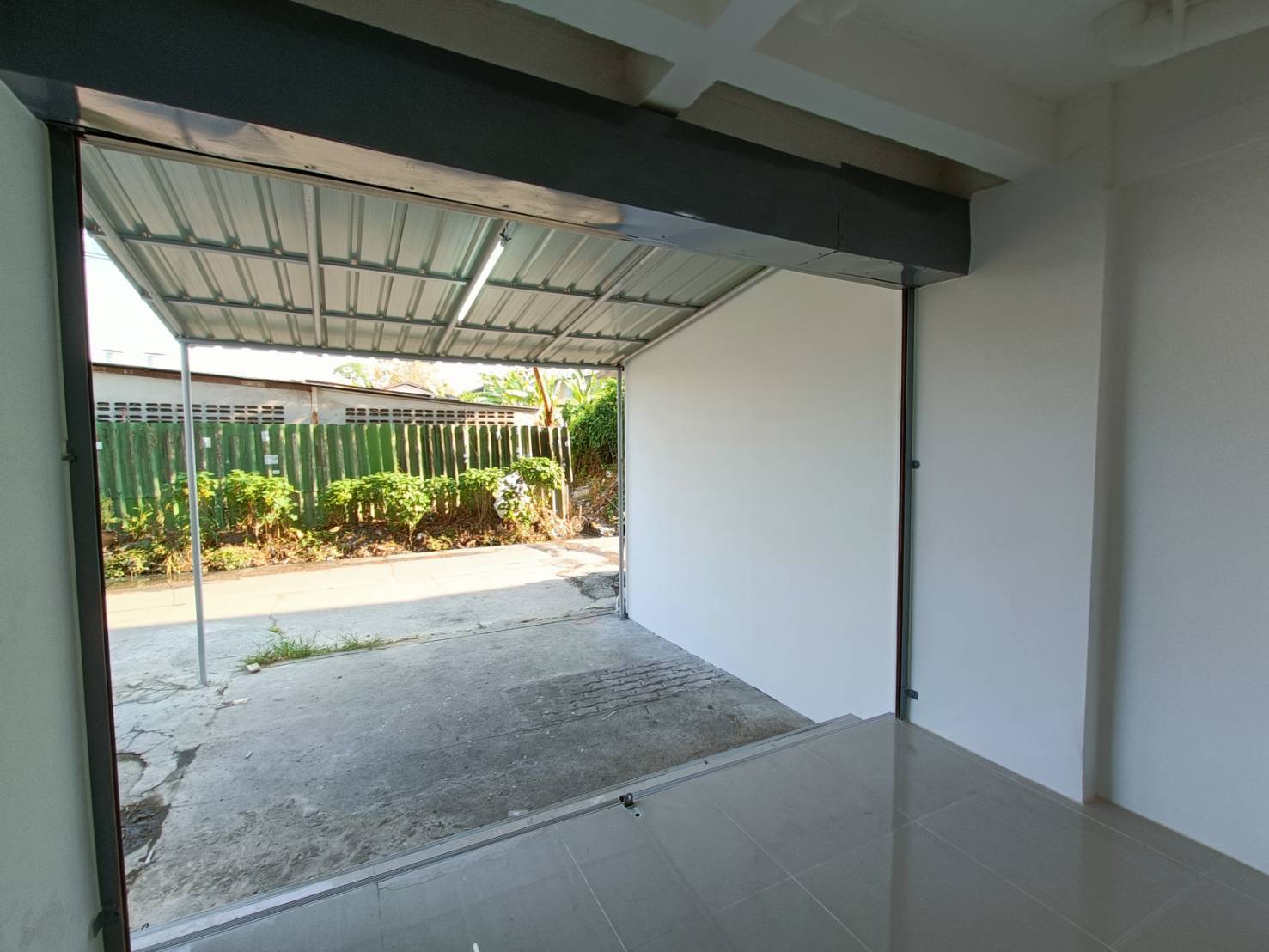 ขายตึกแถว 1ชั้น ห้องมุม ทำเลค้าขาย ทำ Office จอดรถได้ 3 คัน  