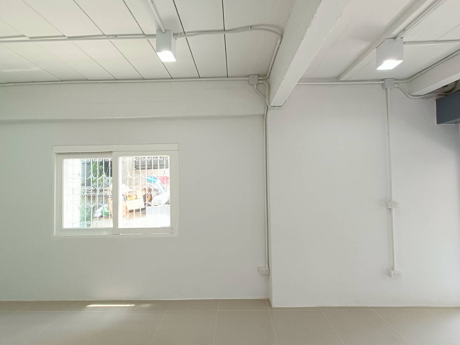 ขายตึกแถว 1ชั้น ห้องมุม ทำเลค้าขาย ทำ Office จอดรถได้ 3 คัน  