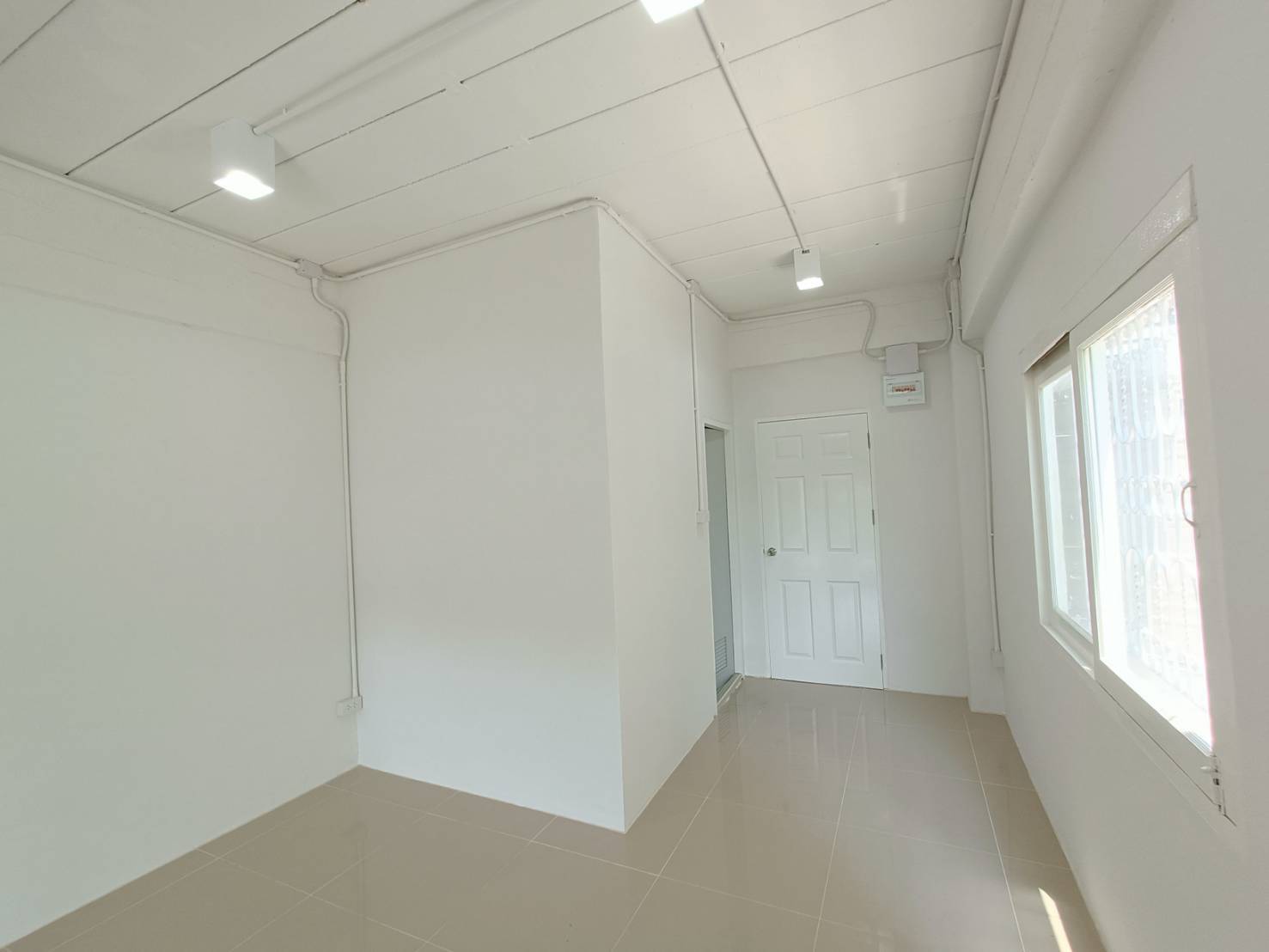 ขายตึกแถว 1ชั้น ห้องมุม ทำเลค้าขาย ทำ Office จอดรถได้ 3 คัน  