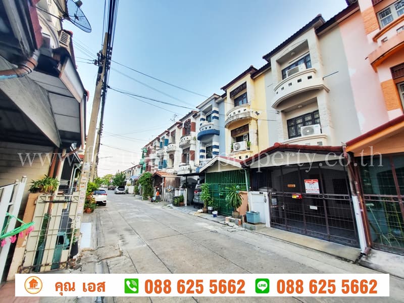 ทาวน์เฮ้าส์ 3 ชั้น หมู่บ้าน นันทิชา1 บางบัวทอง