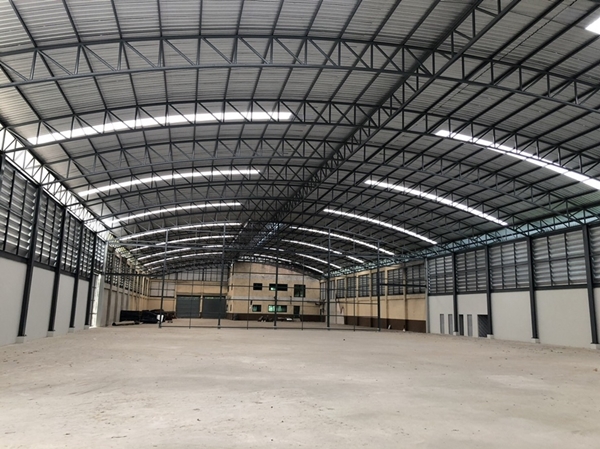 โรงงาน/โกดังให้เช่า สมุทรสาคร 3,675 ตารางเมตร  พร้อมใช้งานทันที 320,000 บาท/เดือน ขอร.ง.4 ได้