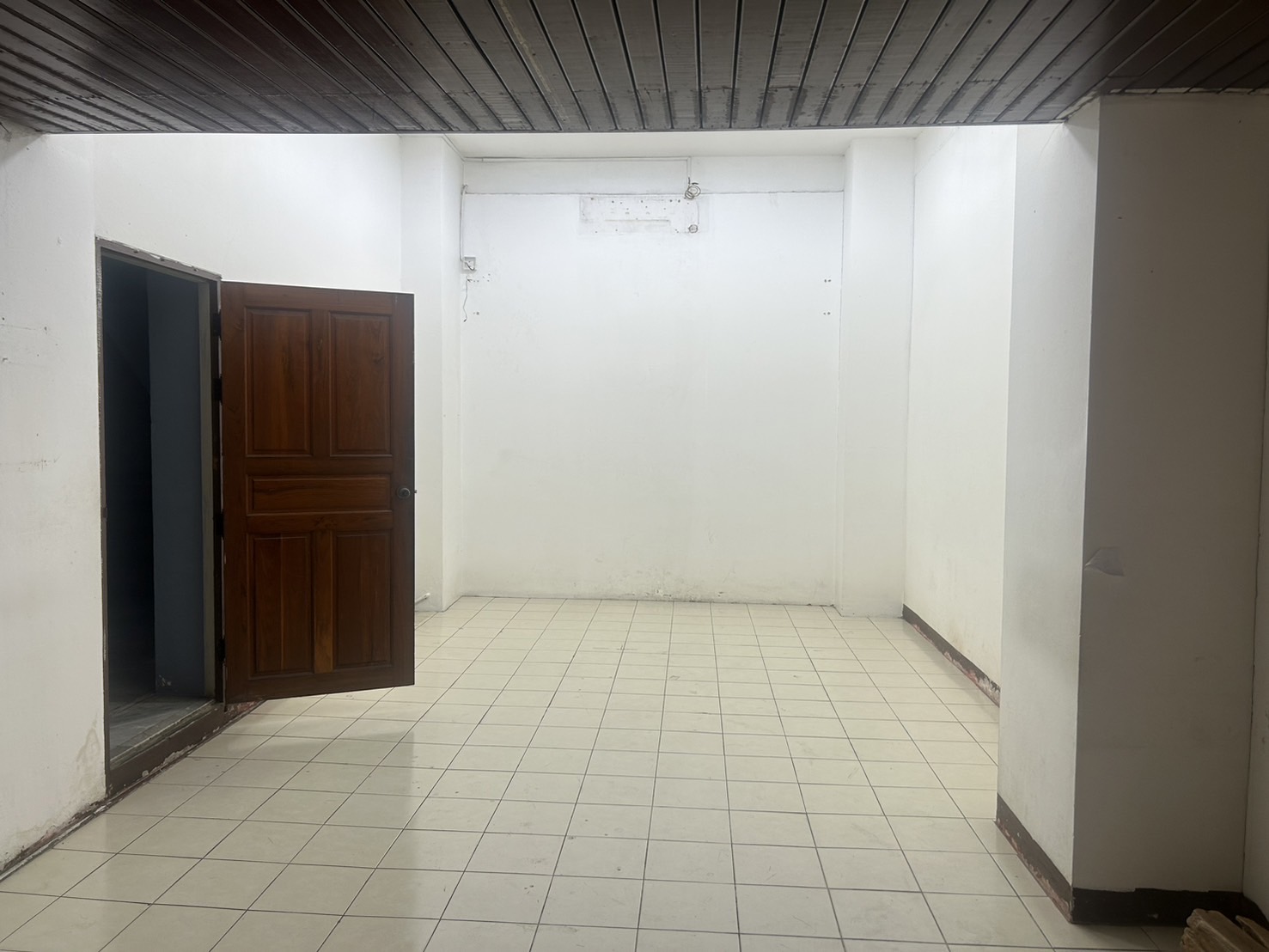 ให้เช่า Home office 3ชั้นครึ่ง โครงการ town in town เลียบทางด่วน เอกมัย รามอินทรา ทำเลทอง