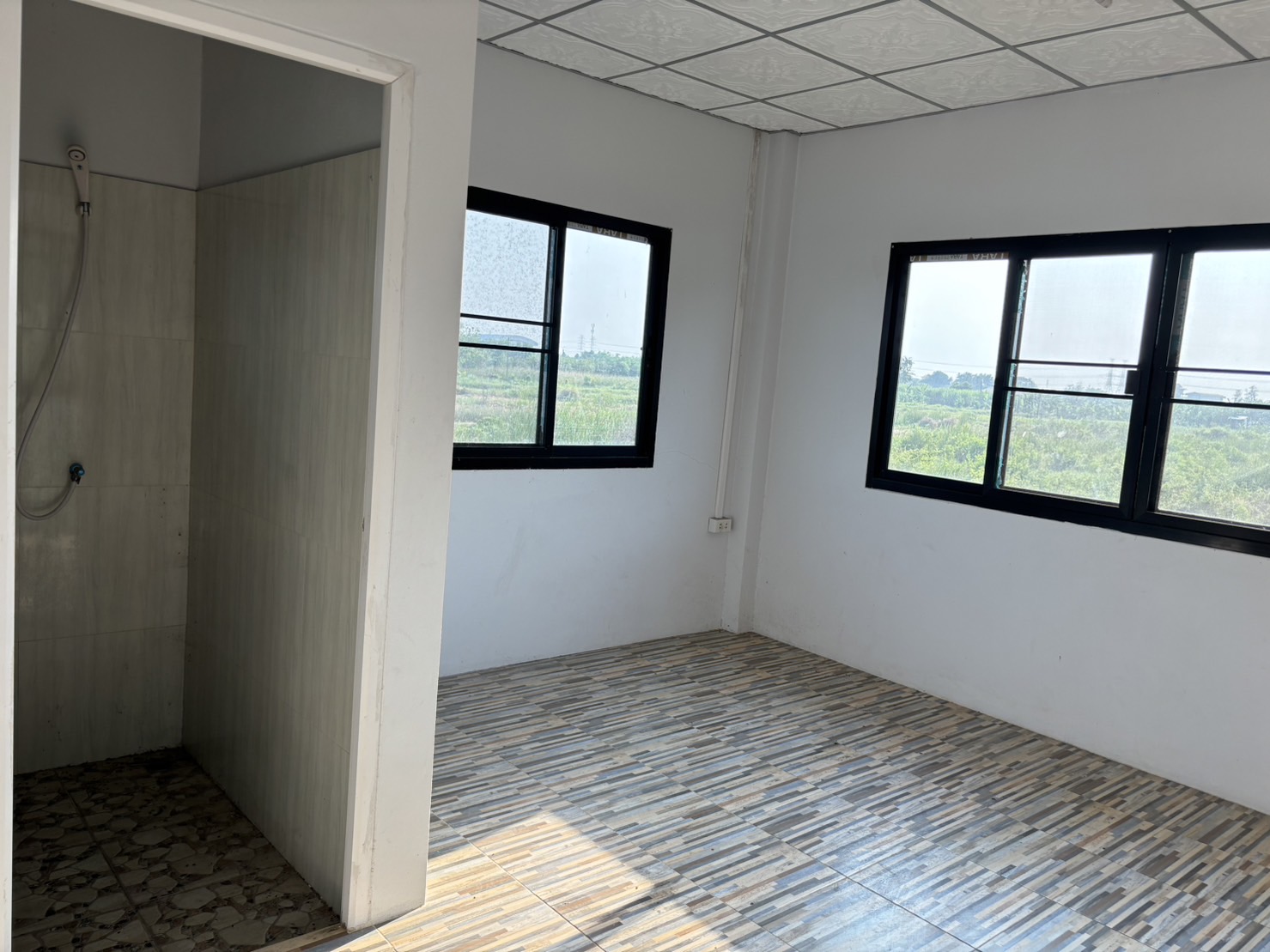 โกดัง โรงงาน อ็อฟฟิศ บ้านพักอาศัยให้เช่า ให้เช่า ย่านนิมิตรใหม่-ไมตรีจิต เขตคลองสามวา กทม พื้นที่95ตารางวา ราคา16,000บาทต่อเดือน สนใจสอบถามโทร 0825929045 หรือ0647971909