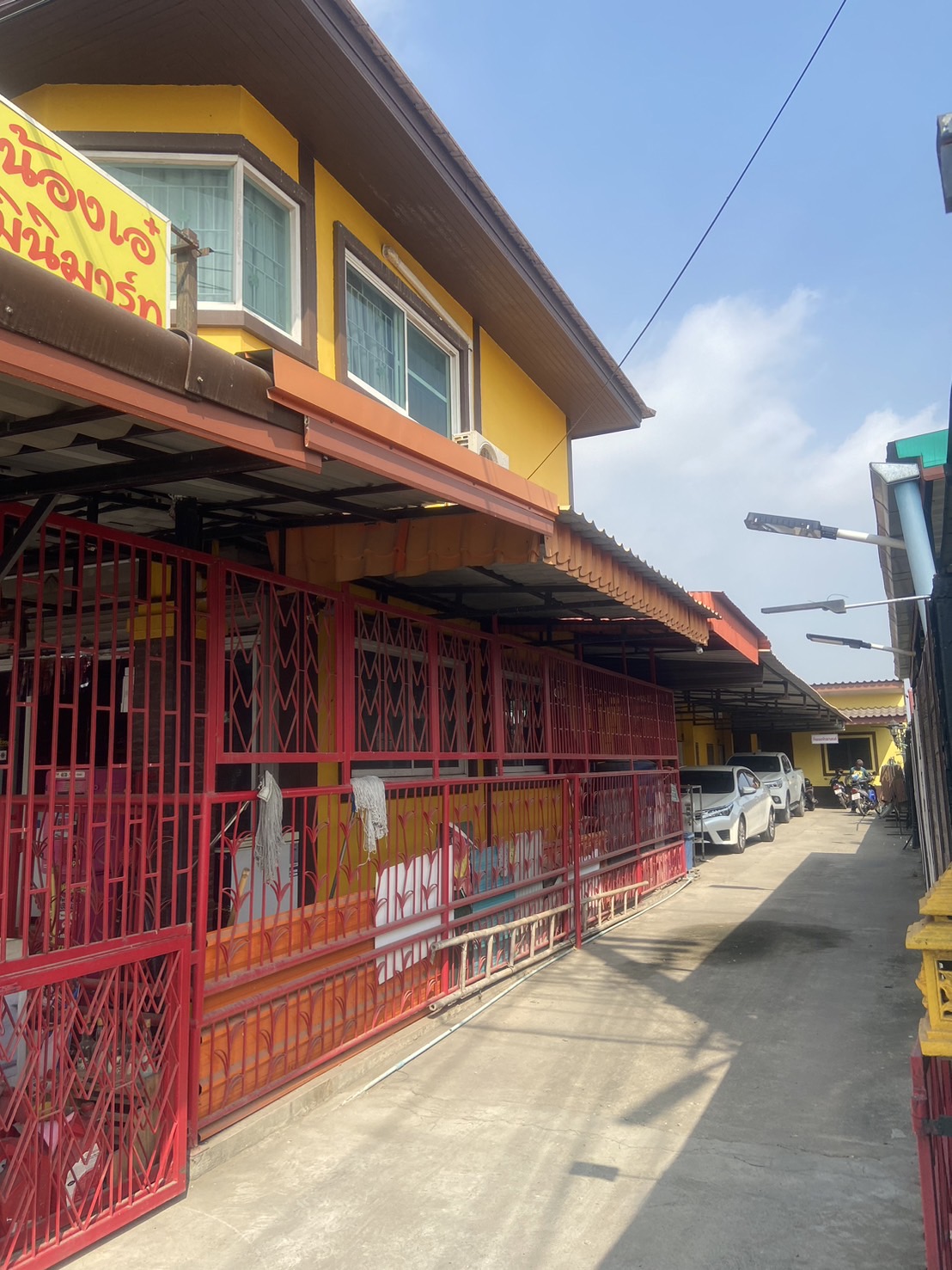 ขายบ้านเดี่ยว 2 ชั้น และ หอพัก 9 ห้อง องครักษ์ จ.นครนายก