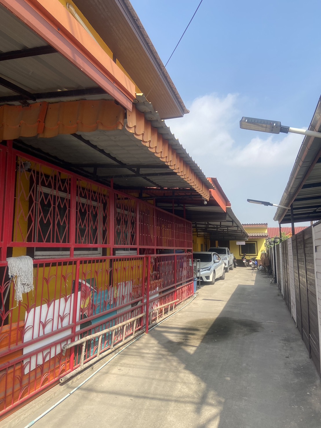 ขายบ้านเดี่ยว 2 ชั้น และ หอพัก 9 ห้อง องครักษ์ จ.นครนายก