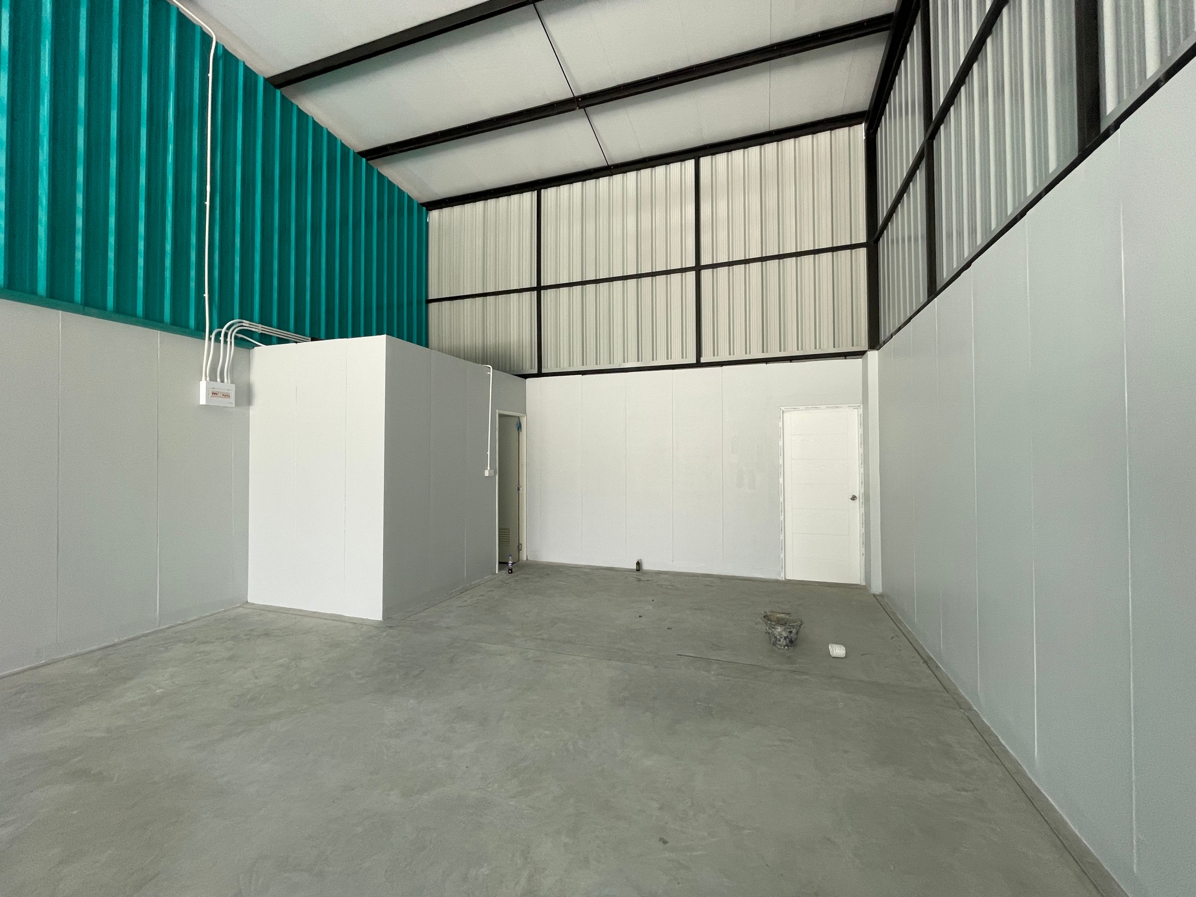 โกดังให้เช่าขนาด 100-200 ตร.ม. พิกัดตั้งอยู่ถนนติวานน์-ปากเกร็ด 