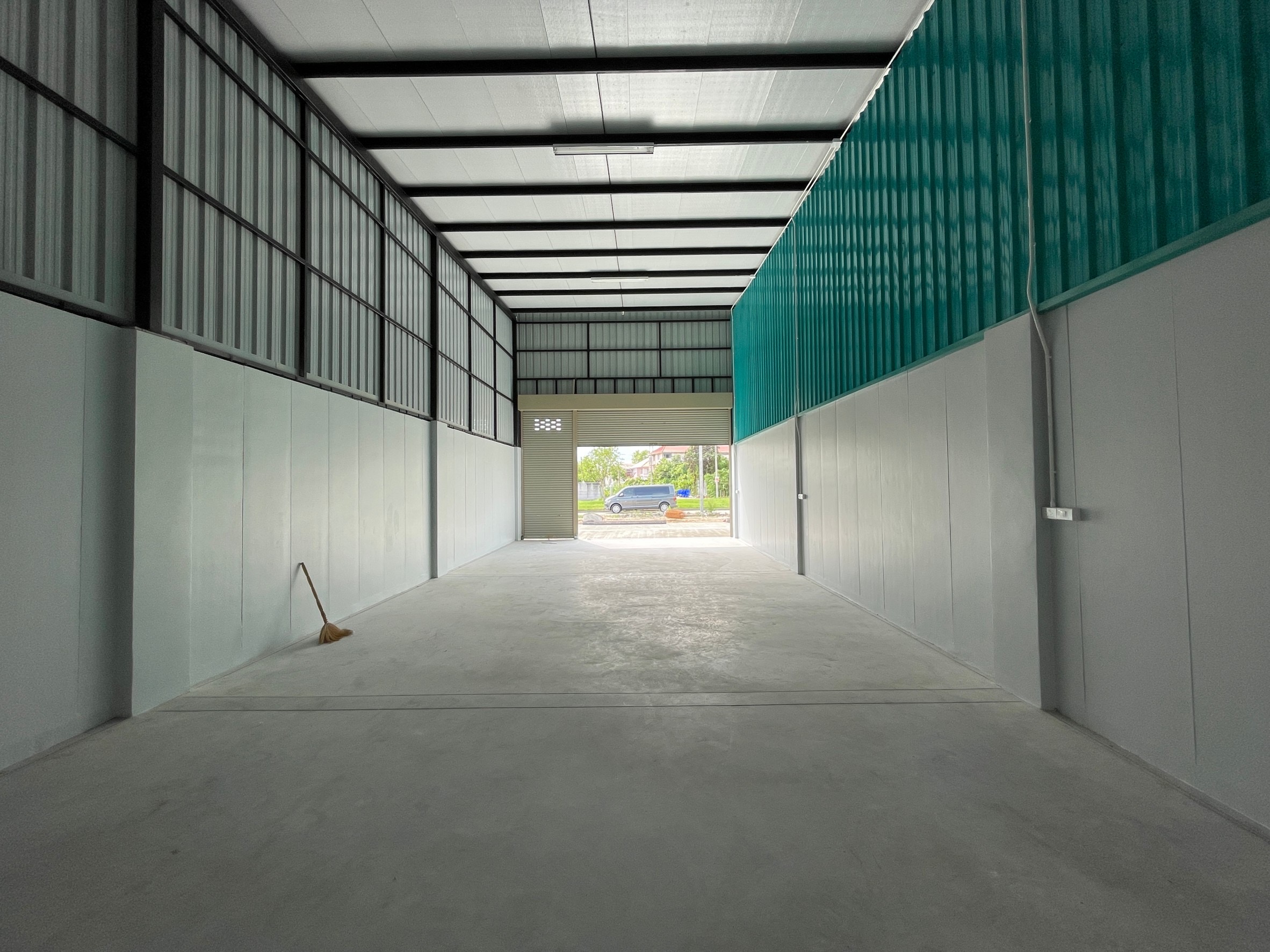 โกดังให้เช่าขนาด 100-200 ตร.ม. พิกัดตั้งอยู่ถนนติวานน์-ปากเกร็ด 