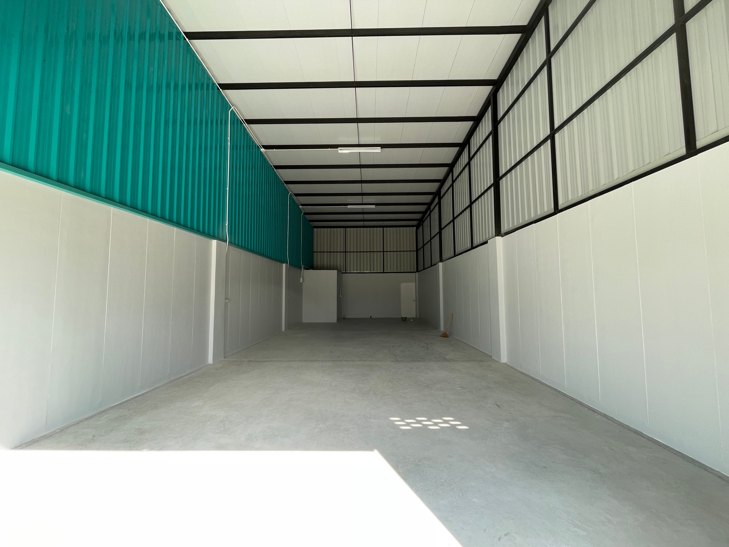 โกดังให้เช่าขนาด 100-200 ตร.ม. พิกัดตั้งอยู่ถนนติวานน์-ปากเกร็ด 