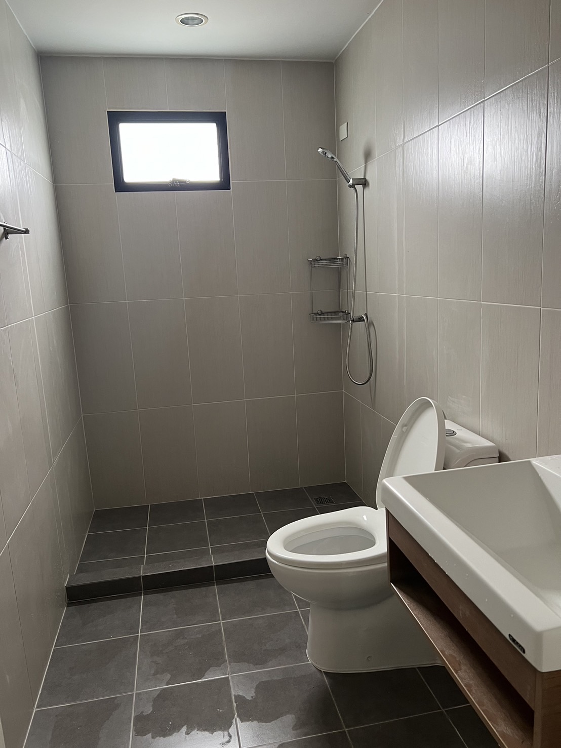 ทาวน์โฮม 3 ชั้น รีโนเวทใหม่ แปลงมุมกลับรถ