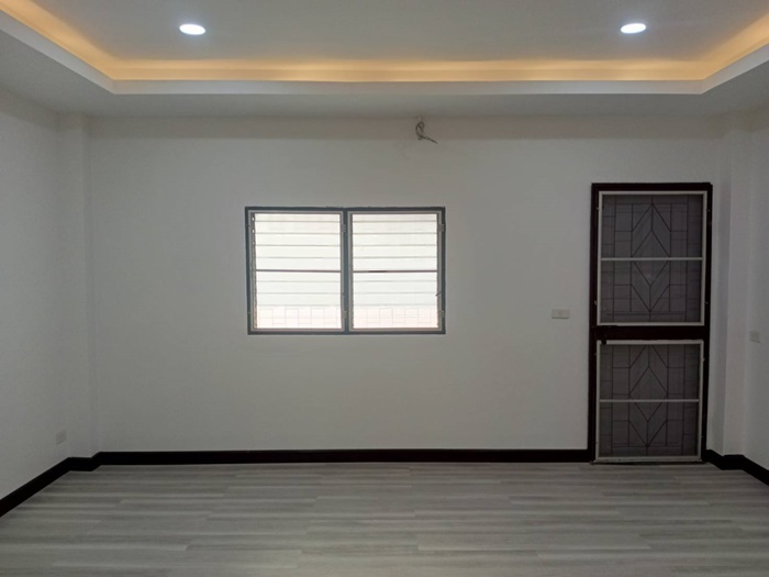 ขายด่วน ทาวน์โฮม  3 ชั้น โซนถนนราชพฤกษ์ รีโนเวทใหม่ทั้งหลัง วัสดุอย่างดีพร้อมอยู่ ทำเลคุณภาพใกล้รถไฟฟ้า