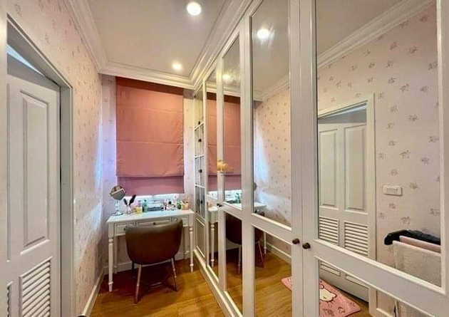 บ้านเดี่ยว 2 ชั้น หมู่บ้านภัสสร เพรสทีจ พัฒนาการ 38  ทำเลทอง เข้าออกได้ 3 เส้นทาง     