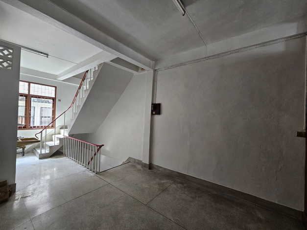 ขายอาคารพาณิชย์ 4 ชั้น 3 ห้องนอน รีโนเวทพร้อมอยู่ ซ.มหาวงศ์เหนือ  ห่าง mrt พระราม9 เพียง 1 ป้ายรถเมล์ 