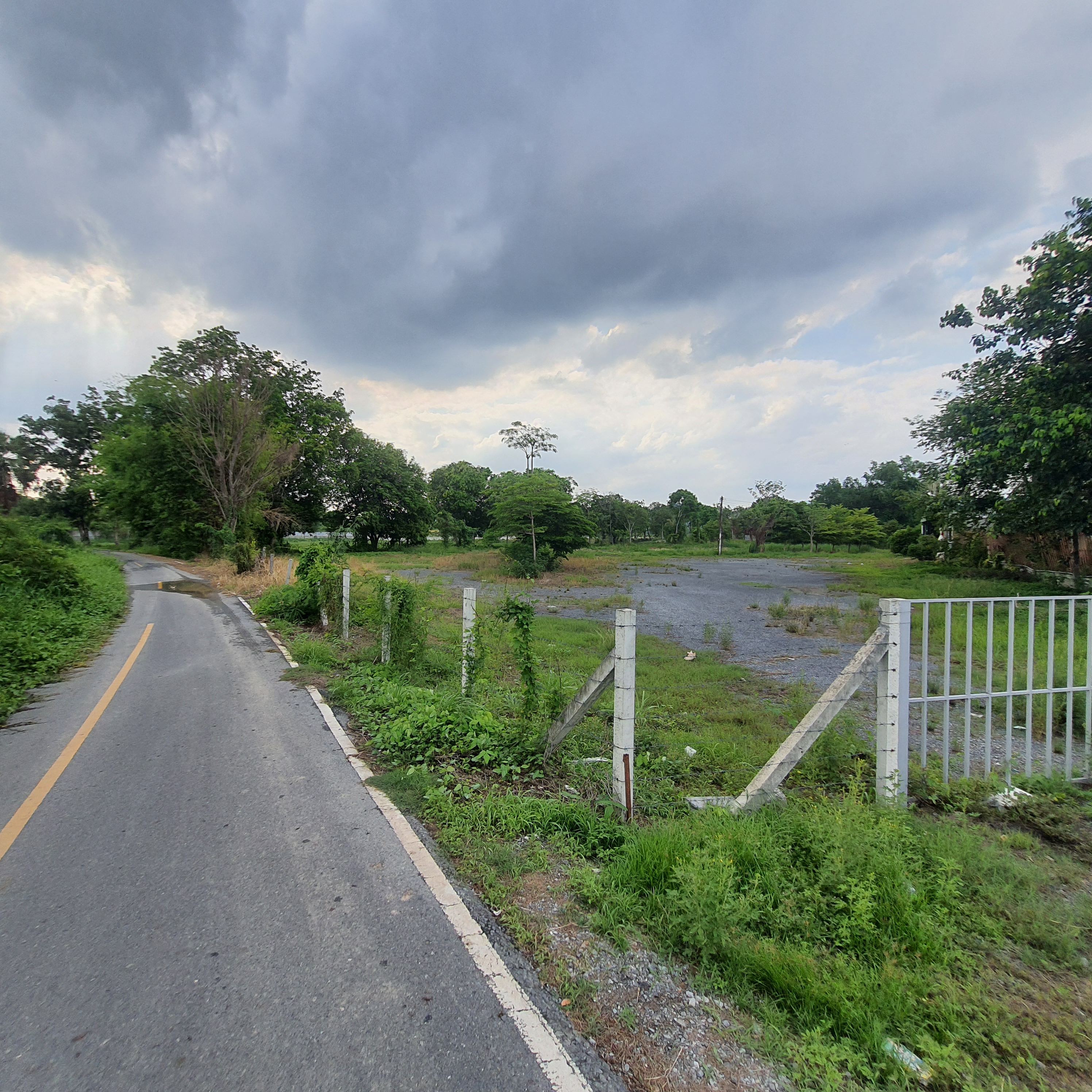 ขายที่ดินสวยใกล้แหล่งท่องเที่ยว เยื้องฝั่งตรงข้ามตลาดโรงเกลือนครนายก