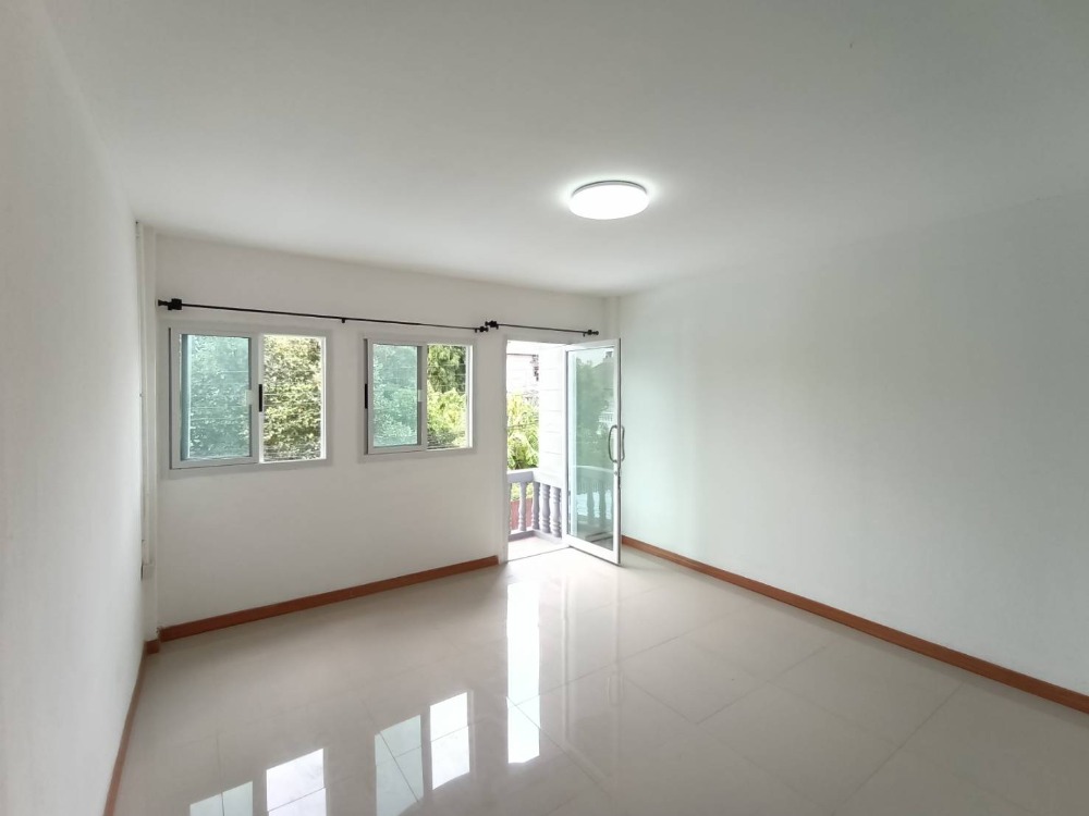 ขายทาวน์เฮ้าส์ 3 ชั้น อยู่หลังบิ๊กซีเพชรเกษม ซอย67 เดินทางสะดวก เขตบางแค กรุงเทพมหานคร