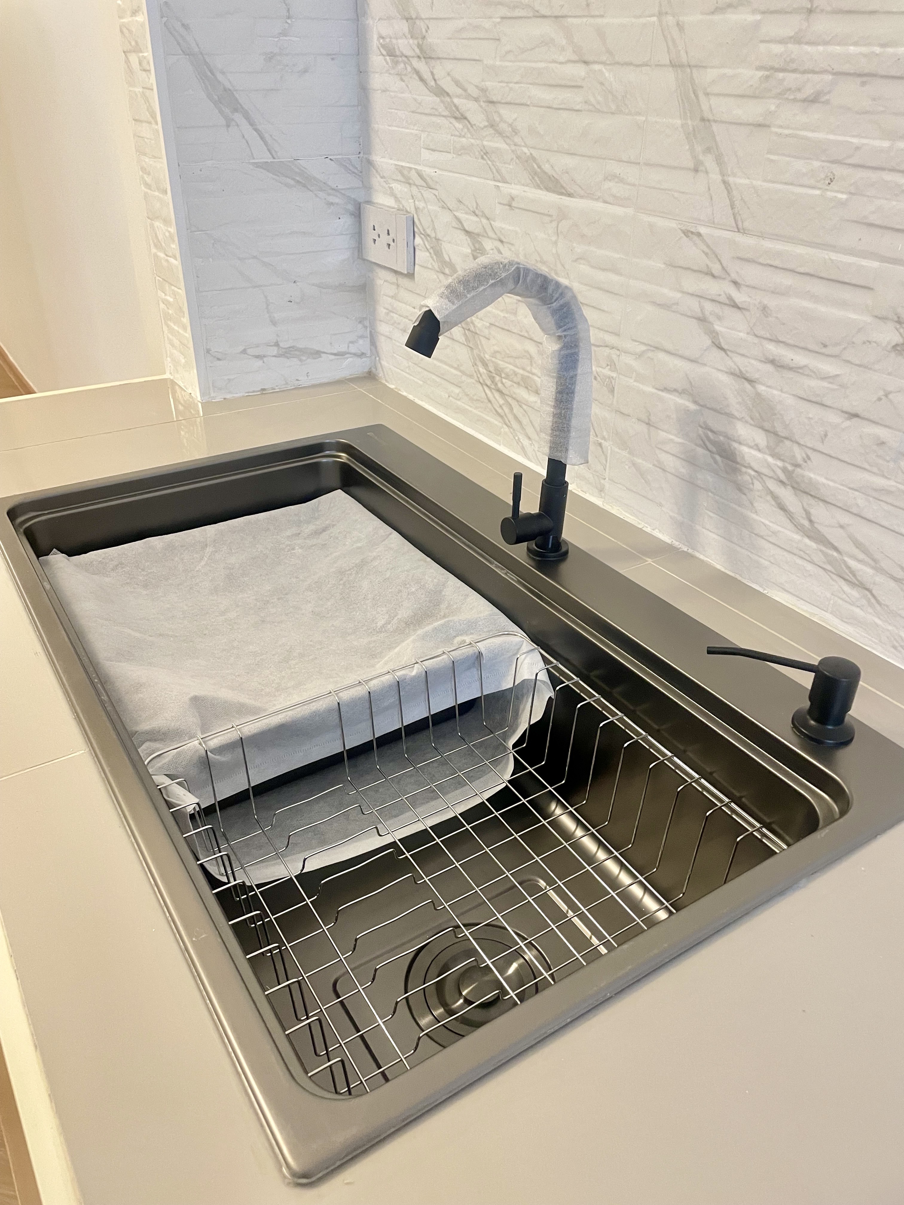 ขายด่วนอาคารพาณิชย์ 5 ชั้น 3 คูหา ซอยเอกชัย 66