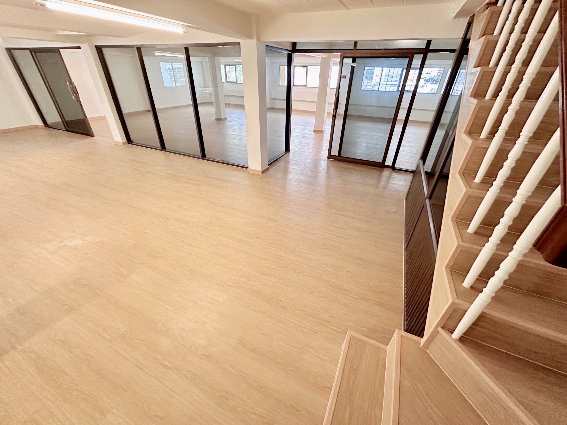 ขายด่วนอาคารพาณิชย์ 5 ชั้น 3 คูหา ซอยเอกชัย 66