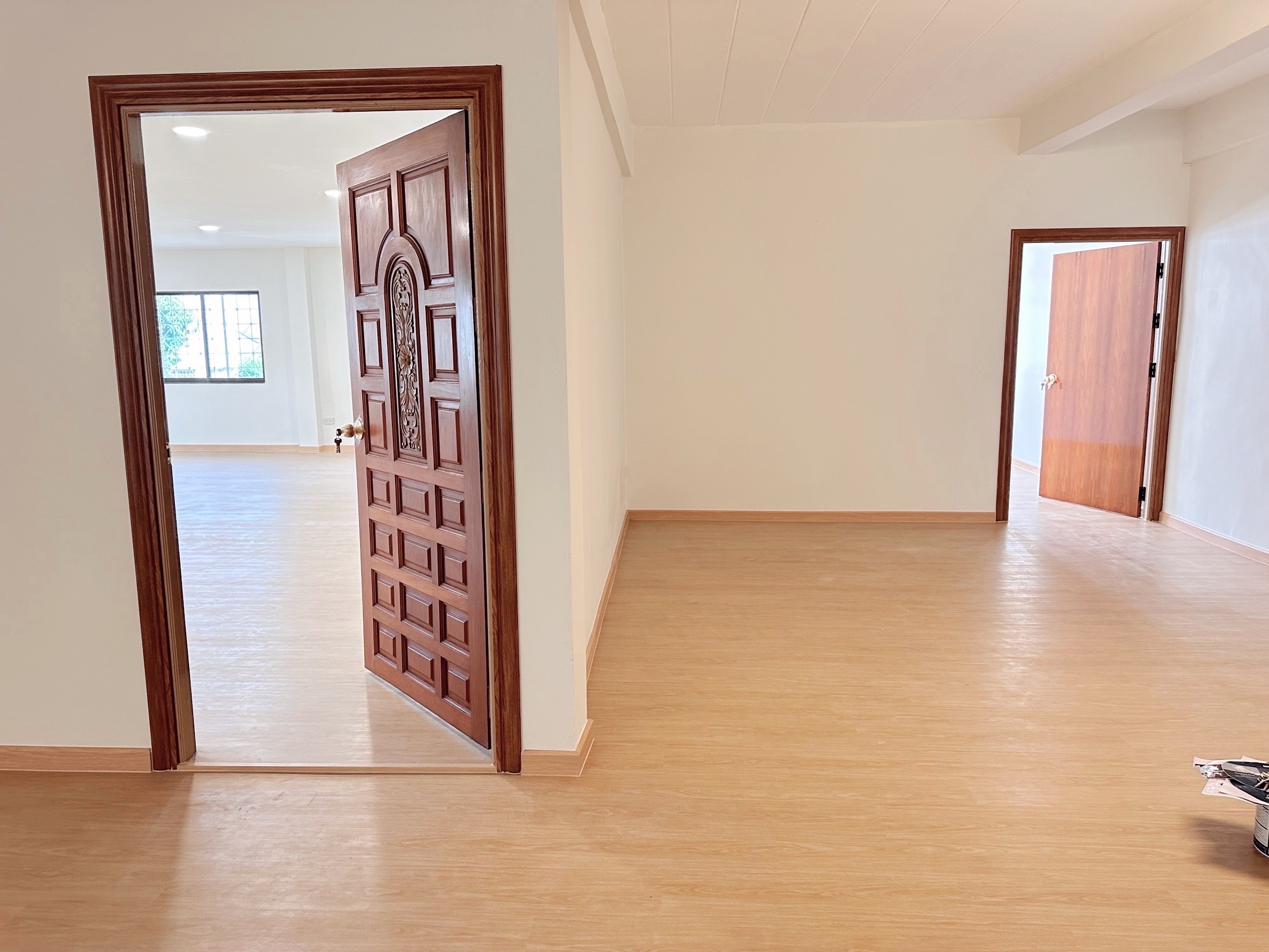 ขายด่วนอาคารพาณิชย์ 5 ชั้น 3 คูหา ซอยเอกชัย 66