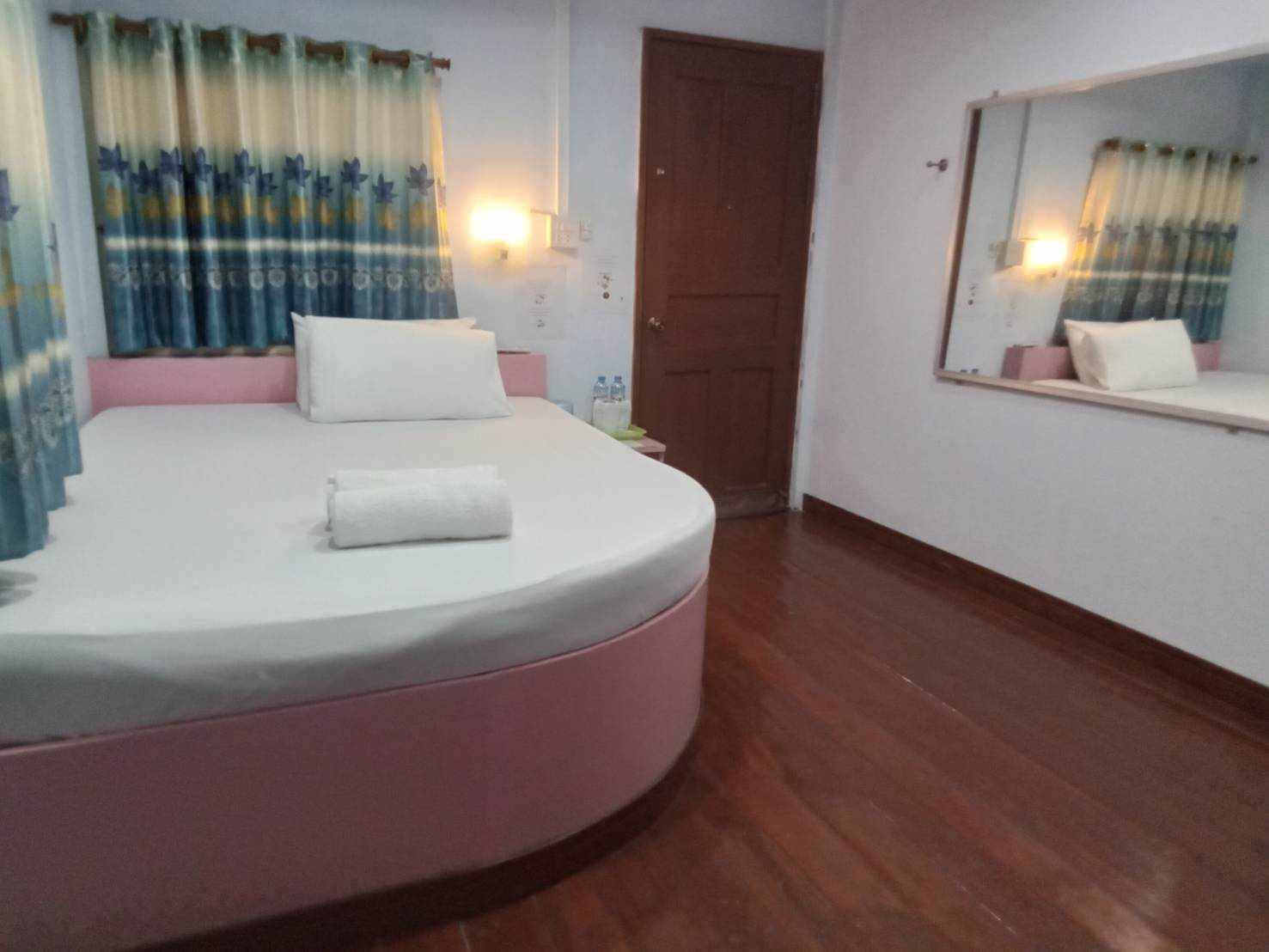 ขายรีสอร์ทด่วน ปันรัก เรือนไม้ 14 หลัง จังหวัดร้อยเอ็ด (เจ้าของขายเอง)