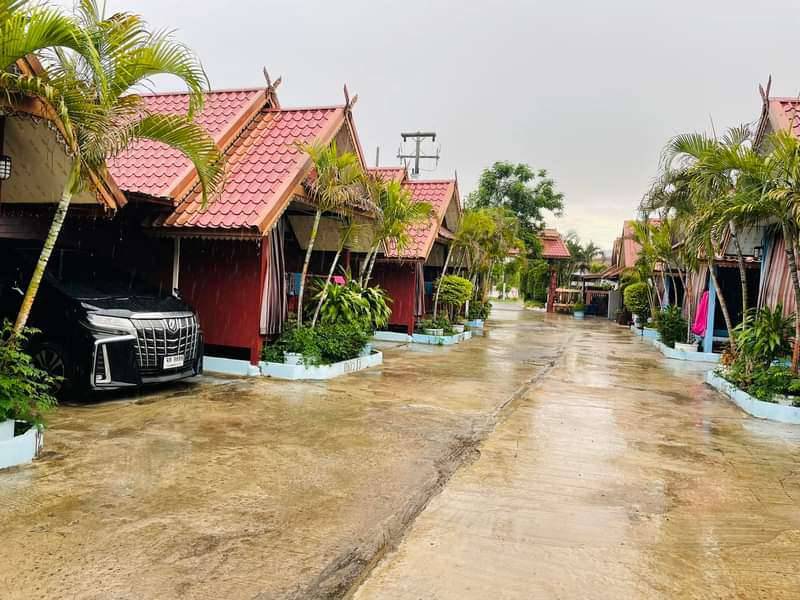 ขายรีสอร์ทด่วน ปันรัก เรือนไม้ 14 หลัง จังหวัดร้อยเอ็ด (เจ้าของขายเอง)