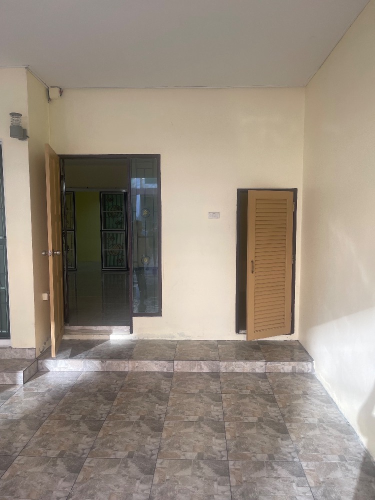 ขาย ทาวน์เฮ้าส์ 3 ชั้น หมู่บ้าน Pensiri4 (หมู่บ้านเพ็ญศิริ4) เขตหนองจอก