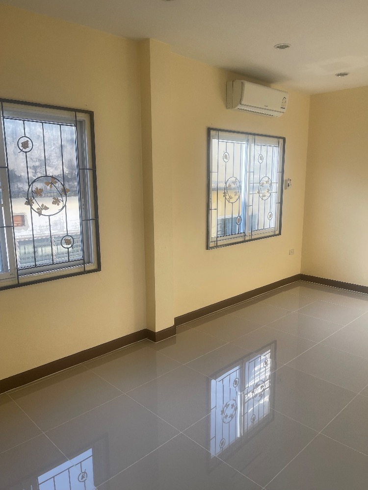 ขาย ทาวน์เฮ้าส์ 3 ชั้น หมู่บ้าน Pensiri4 (หมู่บ้านเพ็ญศิริ4) เขตหนองจอก