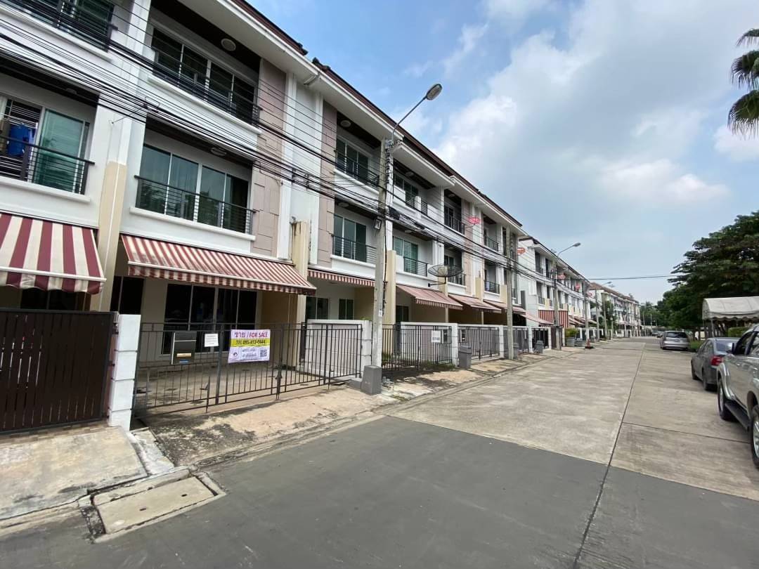 ขายทาวน์โฮม 3 ชั้น ใจกลางเมือง หมู่บ้านกลางเมืองสาทร-ตากสิน 2 เขตจอมทอง กทม.(เจ้าของขายเอง)
