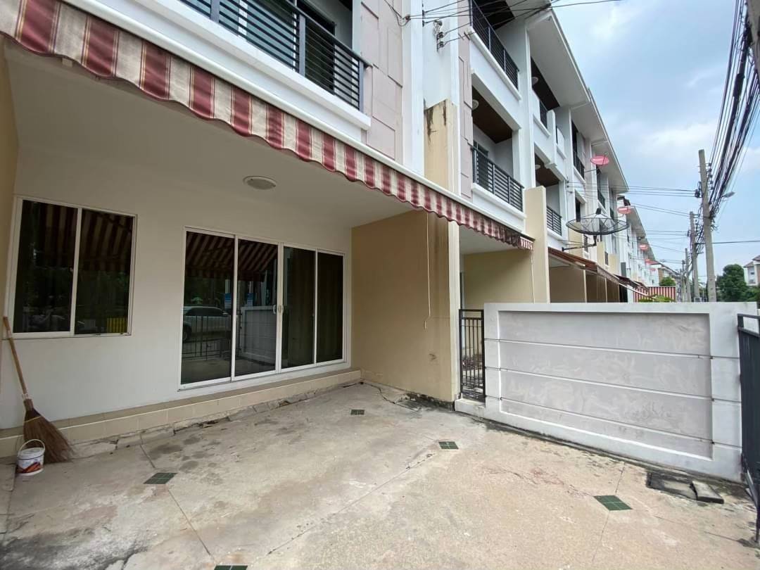 ขายทาวน์โฮม 3 ชั้น ใจกลางเมือง หมู่บ้านกลางเมืองสาทร-ตากสิน 2 เขตจอมทอง กทม.(เจ้าของขายเอง)