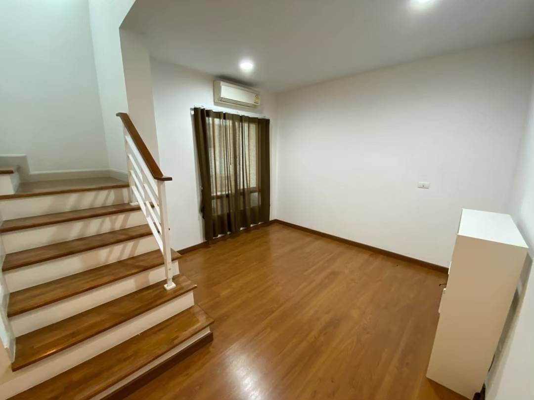 ขายทาวน์โฮม 3 ชั้น ใจกลางเมือง หมู่บ้านกลางเมืองสาทร-ตากสิน 2 เขตจอมทอง กทม.(เจ้าของขายเอง)