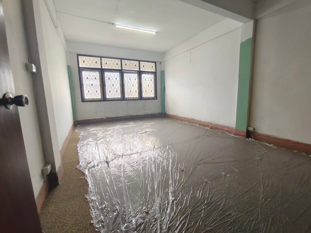 ขายอาคารพาณิชย์4 ชั้น รีโนเวทใหม่  ติดถนนพระราม 3 จังหวัดกรุงเทพมหานคร