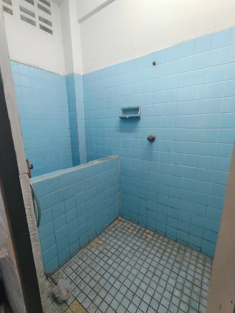 ขายอาคารพาณิชย์4 ชั้น รีโนเวทใหม่  ติดถนนพระราม 3 จังหวัดกรุงเทพมหานคร