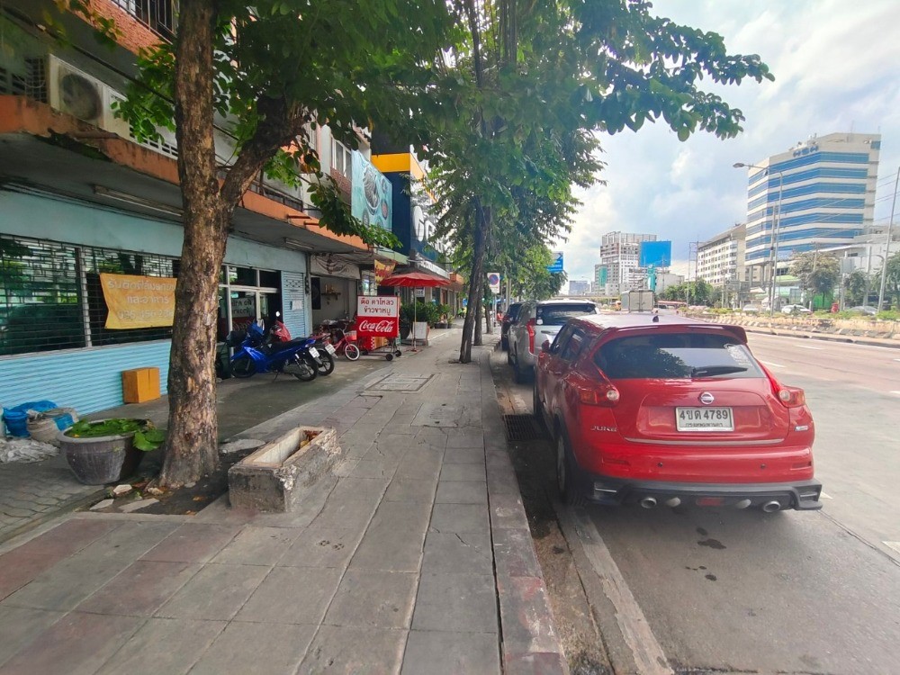 ขายอาคารพาณิชย์4 ชั้น รีโนเวทใหม่  ติดถนนพระราม 3 จังหวัดกรุงเทพมหานคร