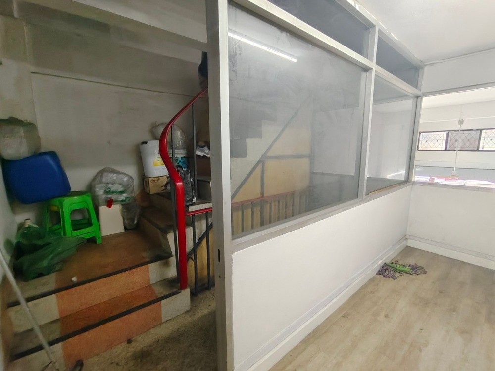 ขายอาคารพาณิชย์4 ชั้น รีโนเวทใหม่  ติดถนนพระราม 3 จังหวัดกรุงเทพมหานคร