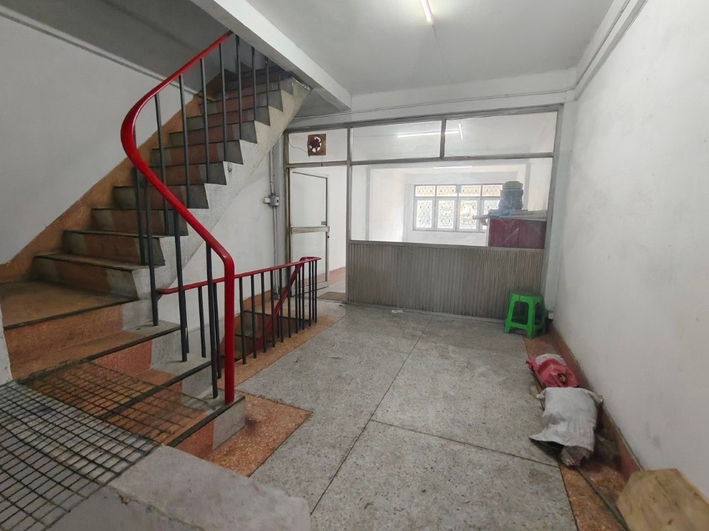 ขายอาคารพาณิชย์4 ชั้น รีโนเวทใหม่  ติดถนนพระราม 3 จังหวัดกรุงเทพมหานคร