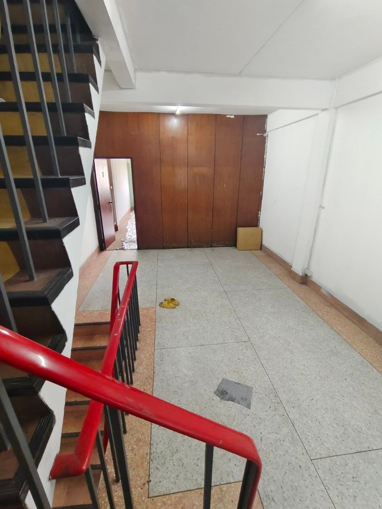 ขายอาคารพาณิชย์4 ชั้น รีโนเวทใหม่  ติดถนนพระราม 3 จังหวัดกรุงเทพมหานคร