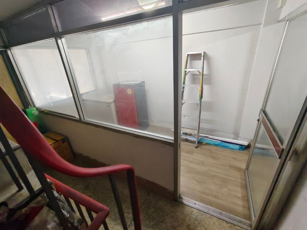 ขายอาคารพาณิชย์4 ชั้น รีโนเวทใหม่  ติดถนนพระราม 3 จังหวัดกรุงเทพมหานคร