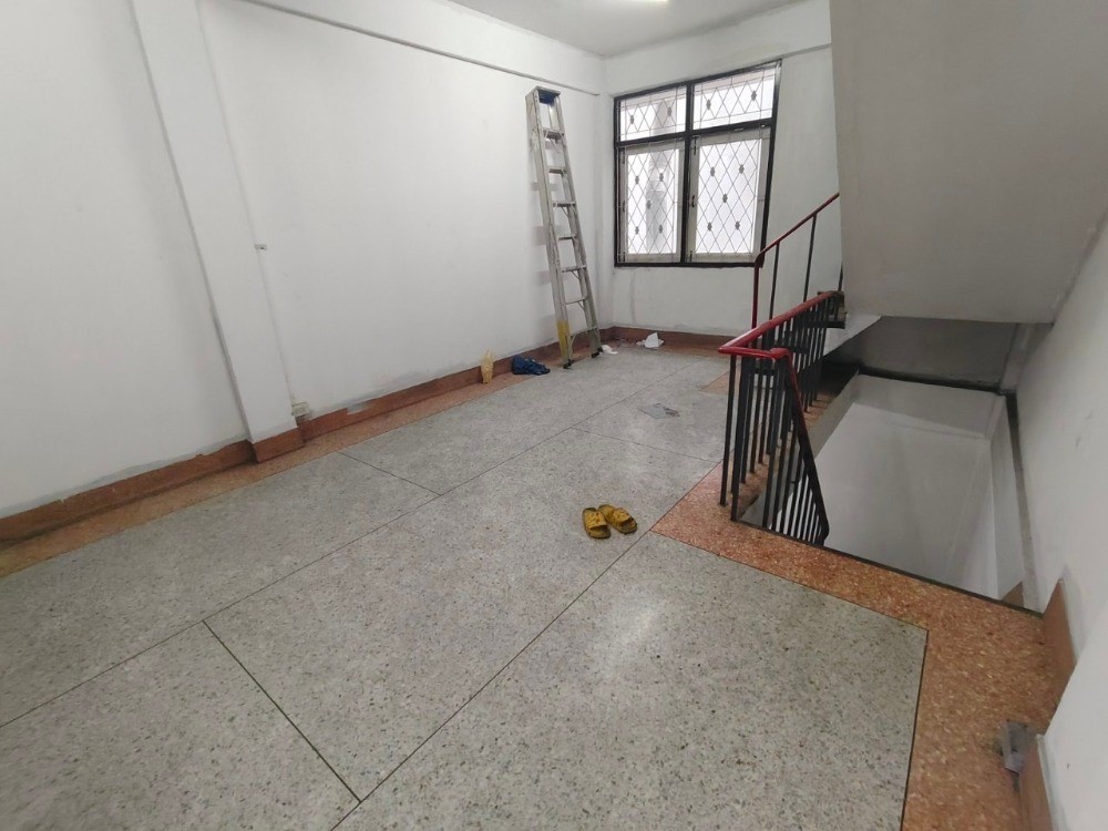 ขายอาคารพาณิชย์4 ชั้น รีโนเวทใหม่  ติดถนนพระราม 3 จังหวัดกรุงเทพมหานคร