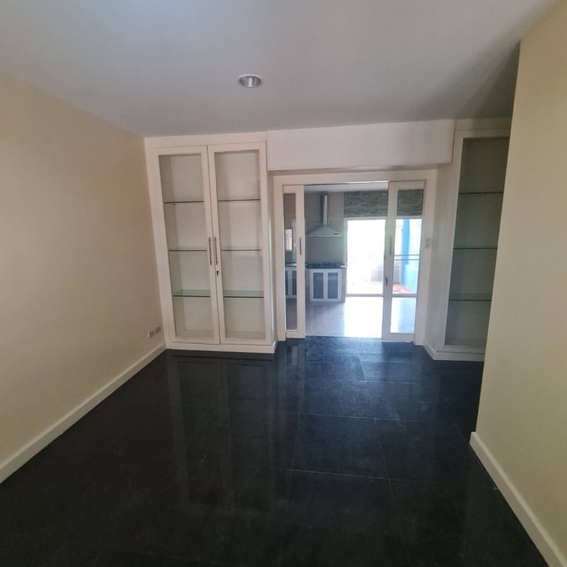 ขายบ้านเดี่ยว 3 ชั้น ใกล้โรงเรียนนานาชาติ kis ติดต่อ โทร 0619419639 