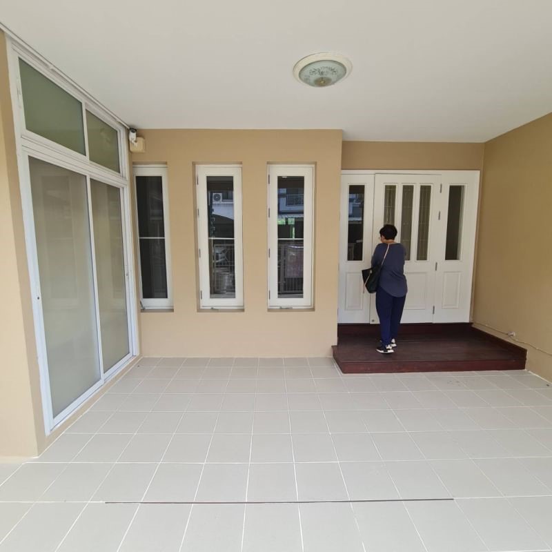 ขายบ้านเดี่ยว 3 ชั้น ใกล้โรงเรียนนานาชาติ kis ติดต่อ โทร 0619419639 