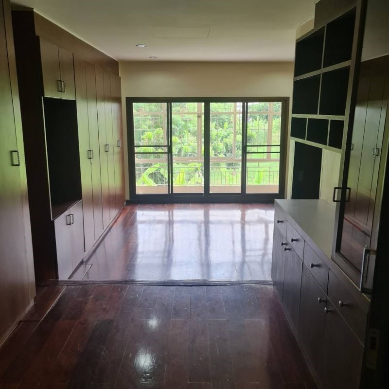 ขายบ้านเดี่ยว 3 ชั้น ใกล้โรงเรียนนานาชาติ kis ติดต่อ โทร 0619419639 