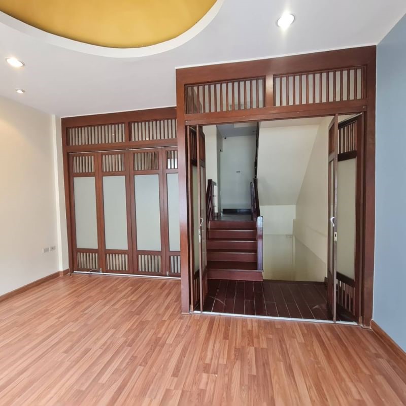 ขายบ้านเดี่ยว 3 ชั้น ใกล้โรงเรียนนานาชาติ kis ติดต่อ โทร 0619419639 