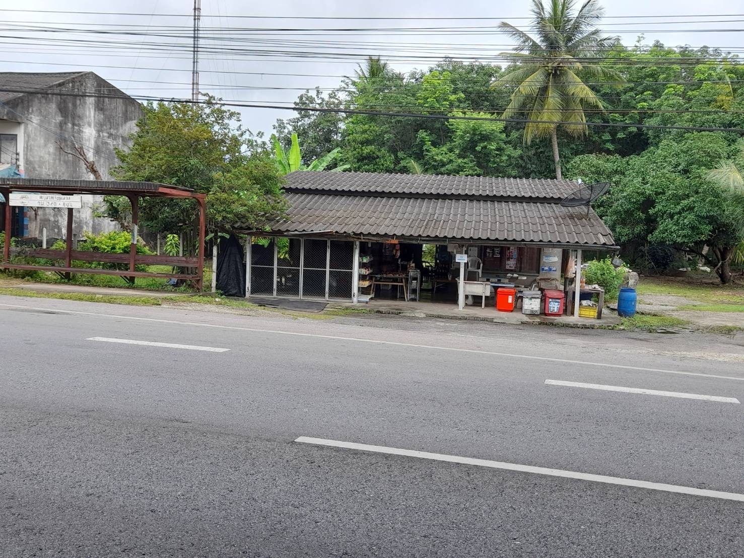 ขายที่ดินพร้อมสิ่งปลูกสร้าง ติดถนน ทำเลทอง  จังหวัดประจวบคีรีขันธ์