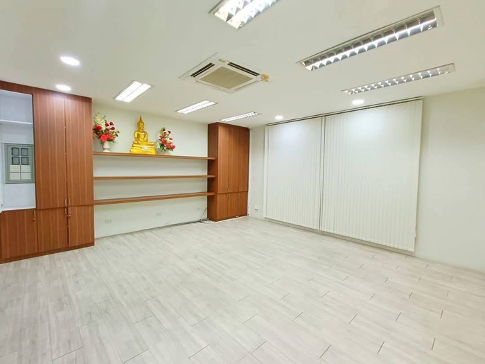 ให้เช่า ออฟฟิศ อาคารสำนักงาน พื้นที่ 101ตร.ว.  ย่านใจกลางเมืองลาดพร้าว87 จดบริษัทได้