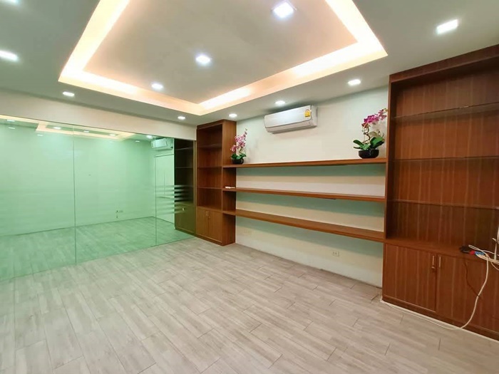 ให้เช่า ออฟฟิศ อาคารสำนักงาน พื้นที่ 101ตร.ว.  ย่านใจกลางเมืองลาดพร้าว87 จดบริษัทได้