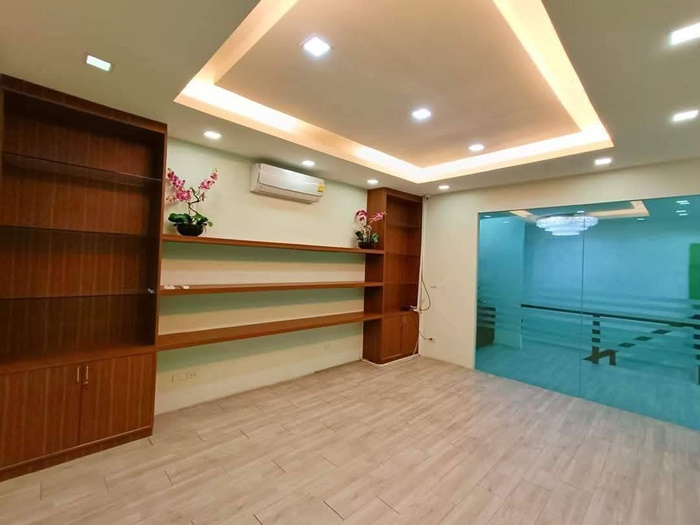 ให้เช่า ออฟฟิศ อาคารสำนักงาน พื้นที่ 101ตร.ว.  ย่านใจกลางเมืองลาดพร้าว87 จดบริษัทได้