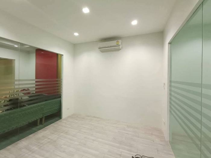 ให้เช่า ออฟฟิศ อาคารสำนักงาน พื้นที่ 101ตร.ว.  ย่านใจกลางเมืองลาดพร้าว87 จดบริษัทได้