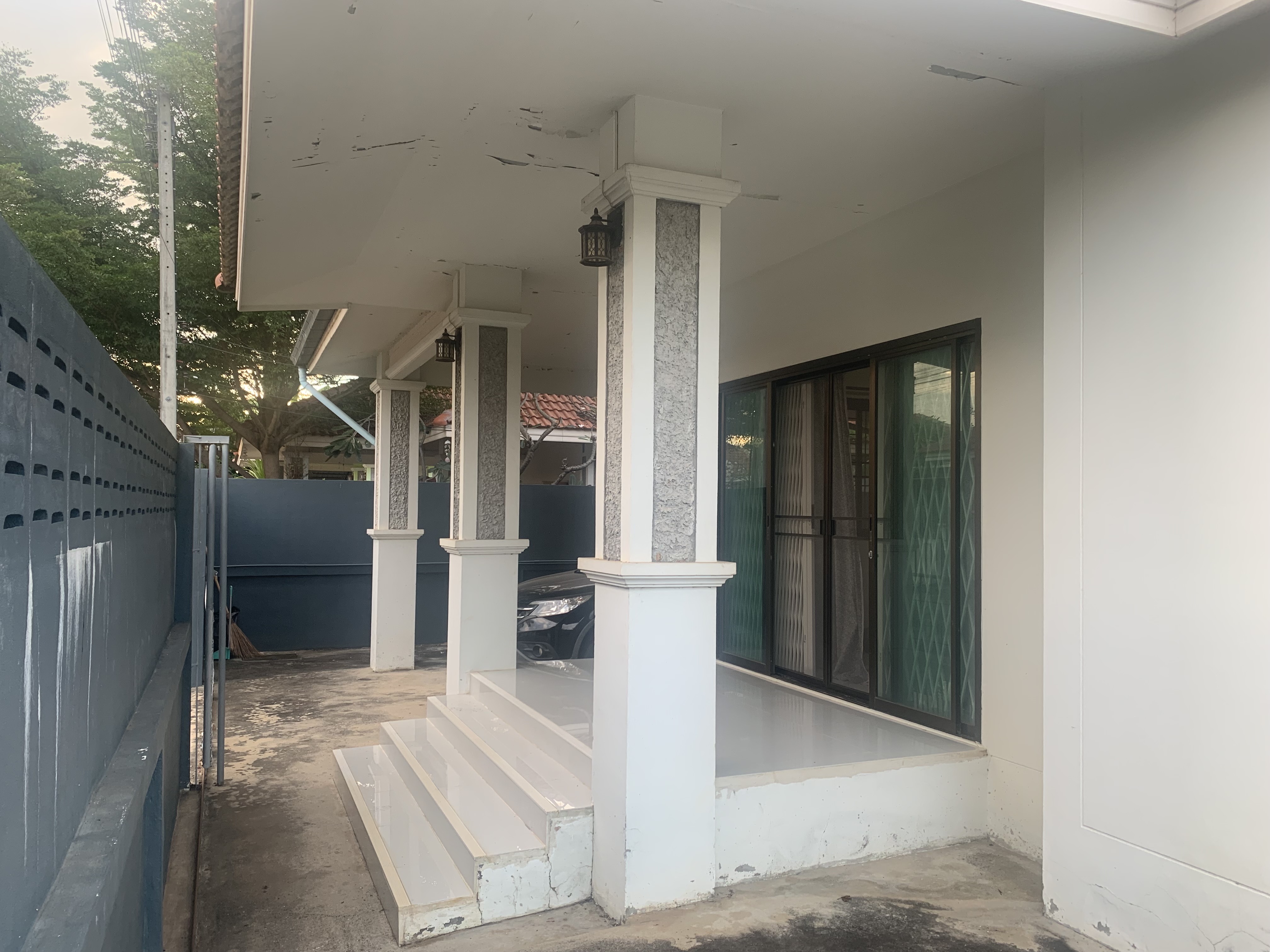 ขายบ้านเดี่ยวพร้อมที่ดิน ( บ้านหัวมุมถนน)  ในหมู่บ้าน วีพีการ์เด้นโฮม โครงการ 1 