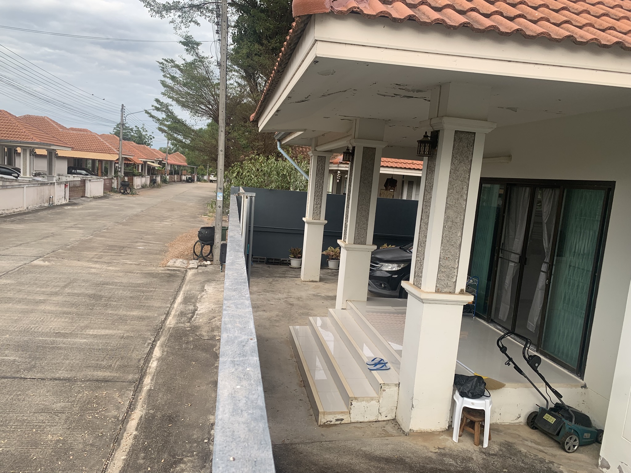 ขายบ้านเดี่ยวพร้อมที่ดิน ( บ้านหัวมุมถนน)  ในหมู่บ้าน วีพีการ์เด้นโฮม โครงการ 1 