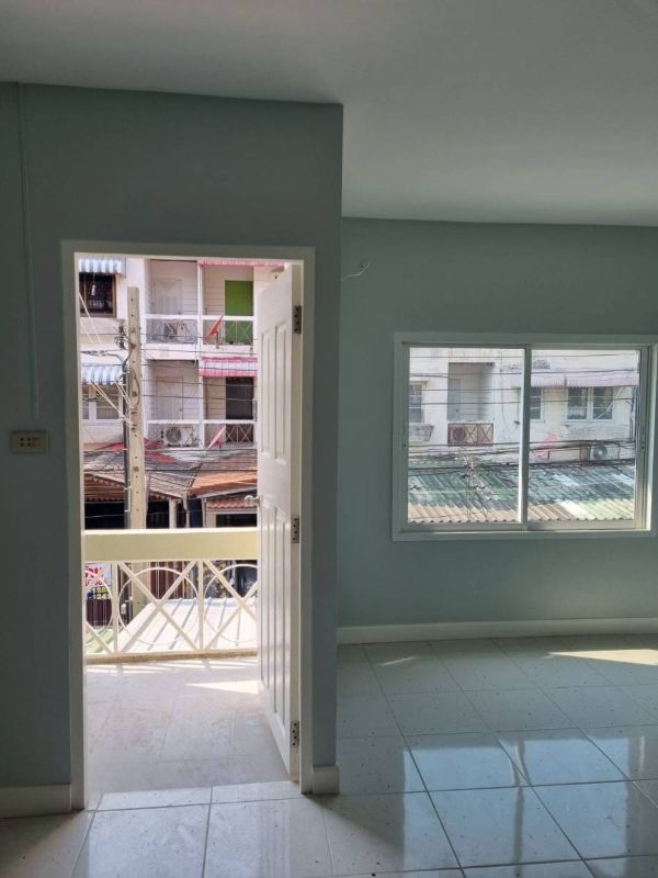 ขายทาวน์เฮาส์ 3 ชั้น หมู่บ้านรัชดาสวนธน ทำเลดี พร้อมอยู่ รีโนเวทใหม่ เขตทุ่งครุ กรุงเทพมหานคร